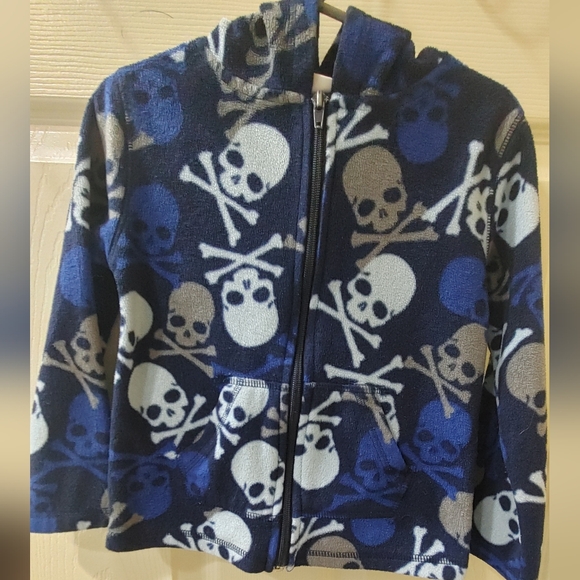 Kidgets Boy 3T Skull and Crossbones Fleece Jacket - Picture 3 of 6